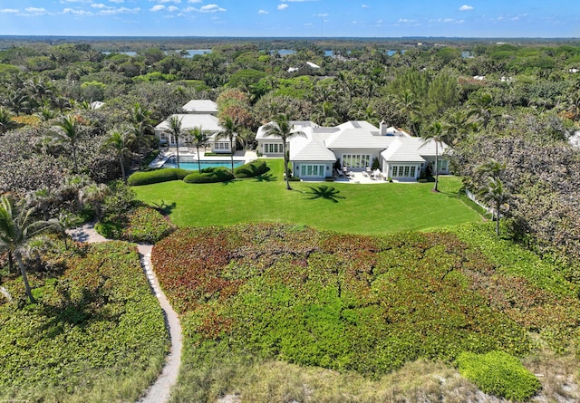 bird's eye view with a view of trees