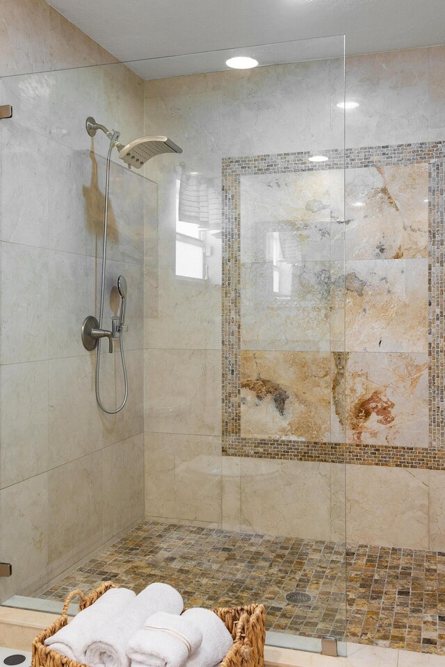 full bath featuring tiled shower