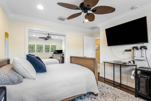 bedroom featuring recessed lighting, wood finished floors, visible vents, a ceiling fan, and crown molding