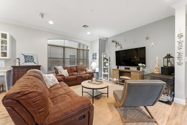 living room with recessed lighting, visible vents, light wood-type flooring, and baseboards
