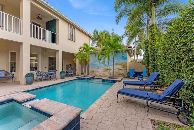 pool with outdoor dining space, a patio, a ceiling fan, and an in ground hot tub