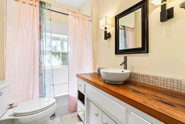 full bathroom with toilet, vanity, and shower / tub combo