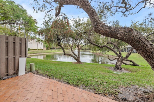 view of yard featuring a water view