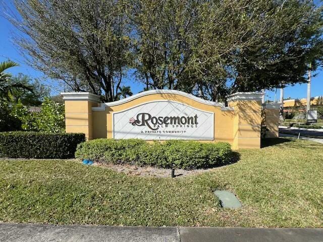 community / neighborhood sign featuring a lawn