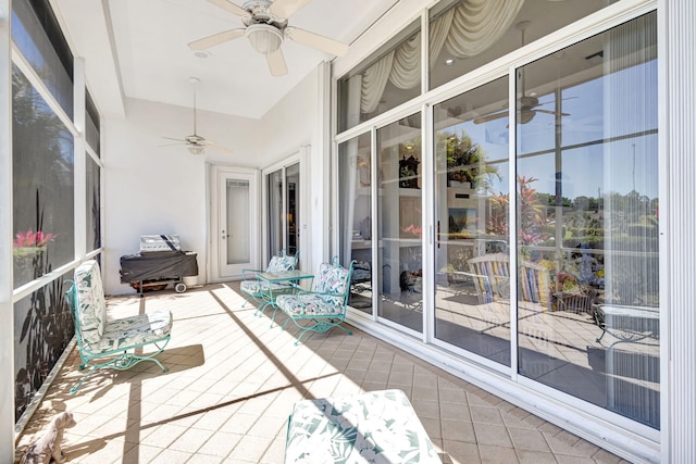 sunroom / solarium featuring a ceiling fan