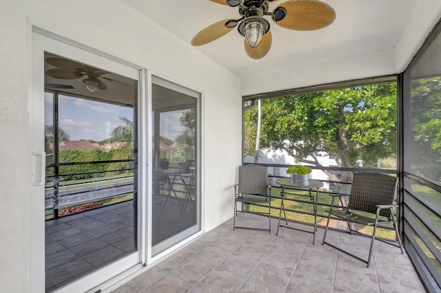 sunroom featuring a ceiling fan