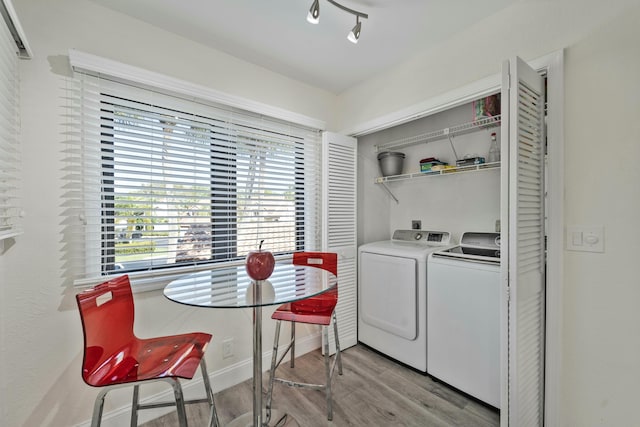 laundry room featuring laundry area, light wood-style floors, and independent washer and dryer