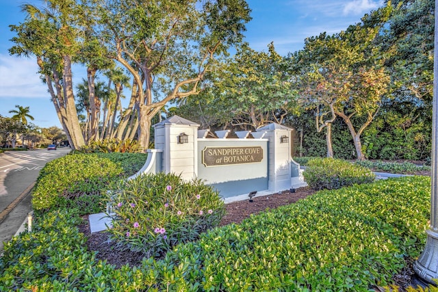 view of community / neighborhood sign