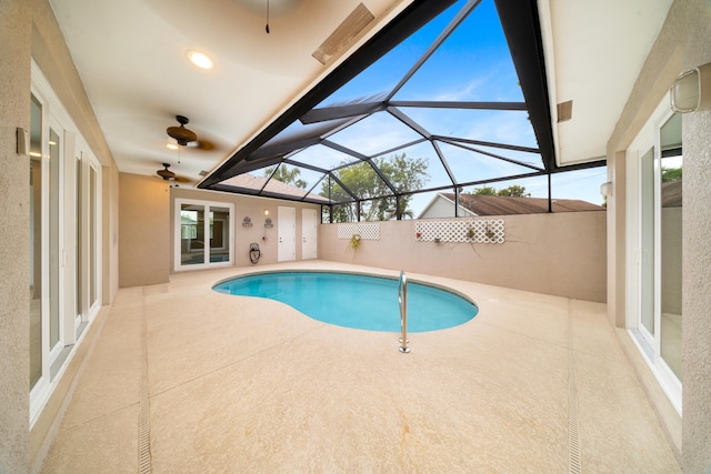 view of swimming pool featuring a lanai, a fenced in pool, ceiling fan, and a patio area