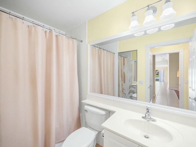 full bath with shower / bathtub combination with curtain, vanity, and toilet