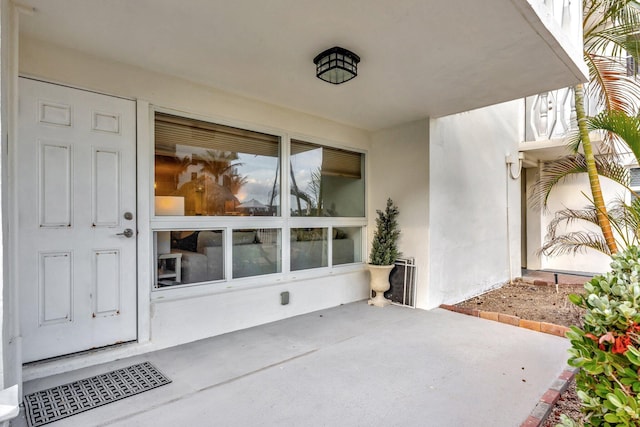 doorway to property with a patio area and stucco siding