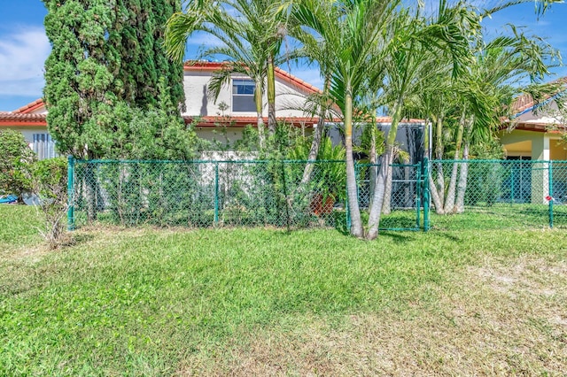 view of yard featuring fence