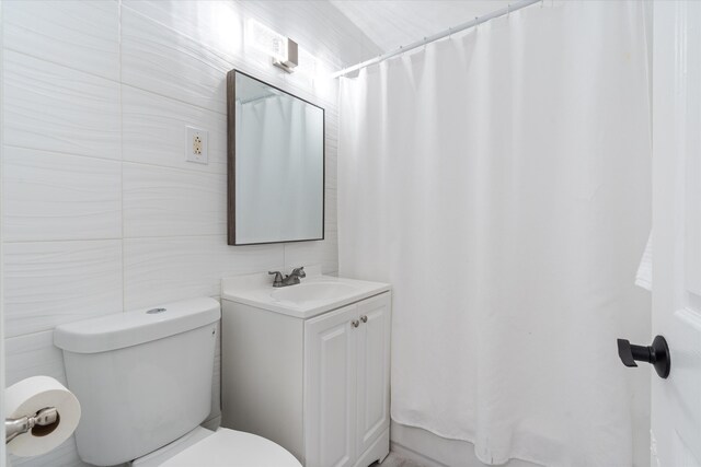 bedroom with light wood-type flooring, a ceiling fan, and ornamental molding