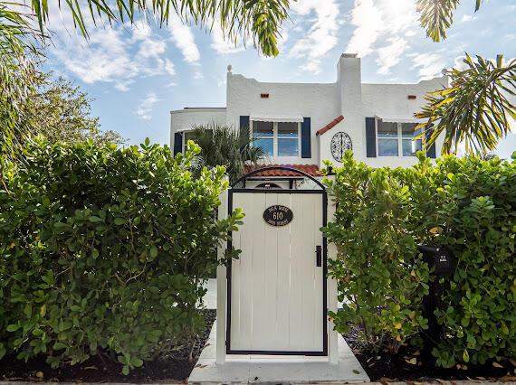 view of front facade with a gate and stucco siding