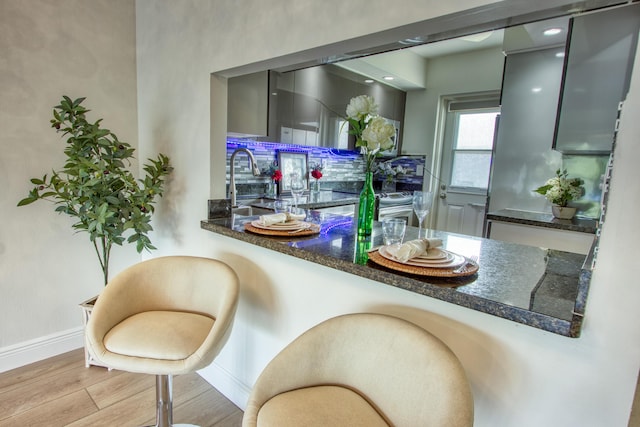 kitchen with stainless steel appliances and decorative backsplash