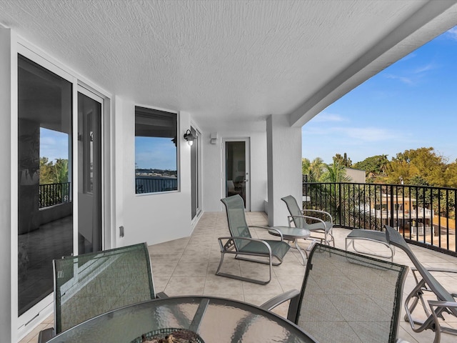 balcony with outdoor dining space