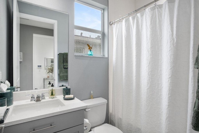 full bath featuring toilet, vanity, and a shower with shower curtain