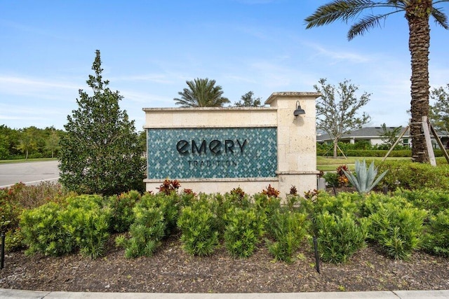 view of community / neighborhood sign