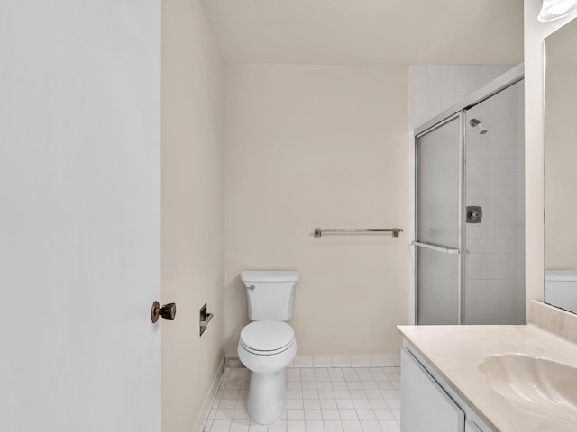 full bath with baseboards, toilet, a tile shower, tile patterned floors, and vanity