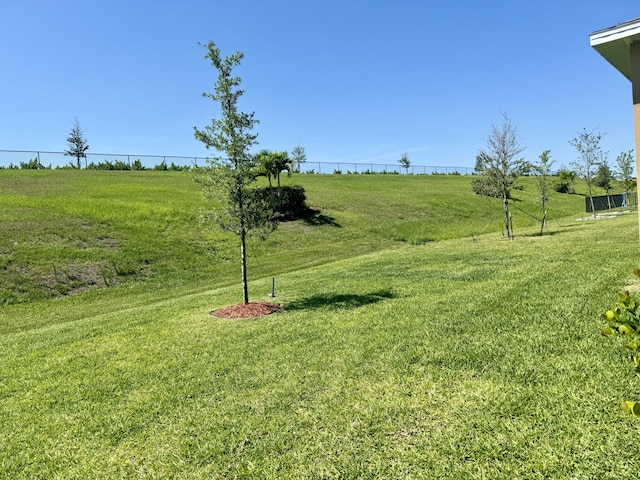 view of yard featuring a rural view