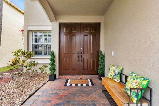 view of exterior entry featuring stucco siding