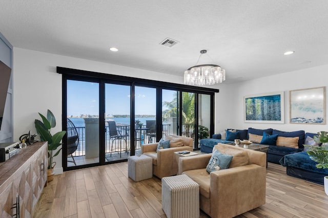 living area featuring a chandelier, visible vents, recessed lighting, and light wood-type flooring