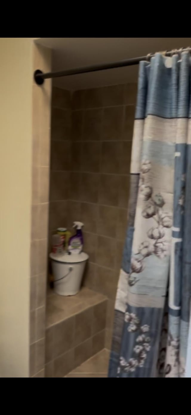 full bath with a shower with curtain