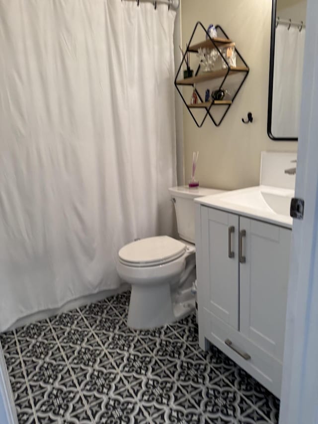 bathroom featuring vanity, toilet, and a shower with curtain