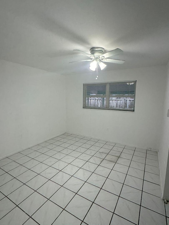 empty room with ceiling fan