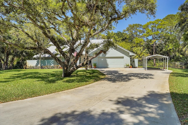 view of front of home featuring a front yard, driveway, an attached garage, and fence