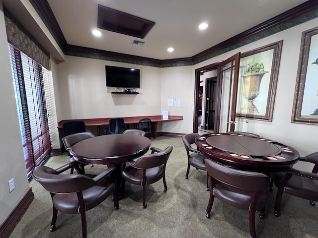 interior space with visible vents, baseboards, ornamental molding, carpet floors, and recessed lighting