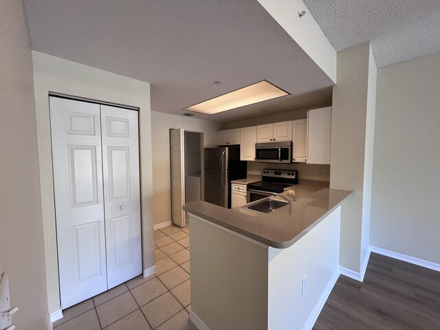 empty room featuring baseboards, dark wood-type flooring, visible vents, and a ceiling fan