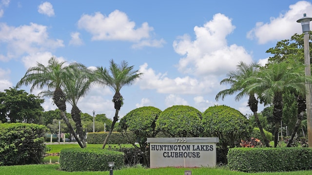 view of community / neighborhood sign