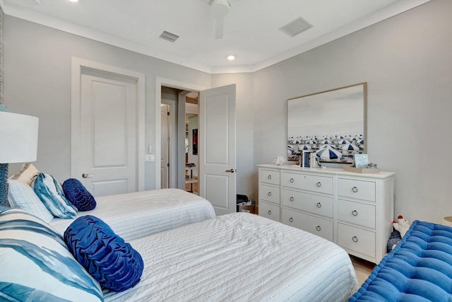 bedroom with light wood-style flooring, recessed lighting, visible vents, and ceiling fan