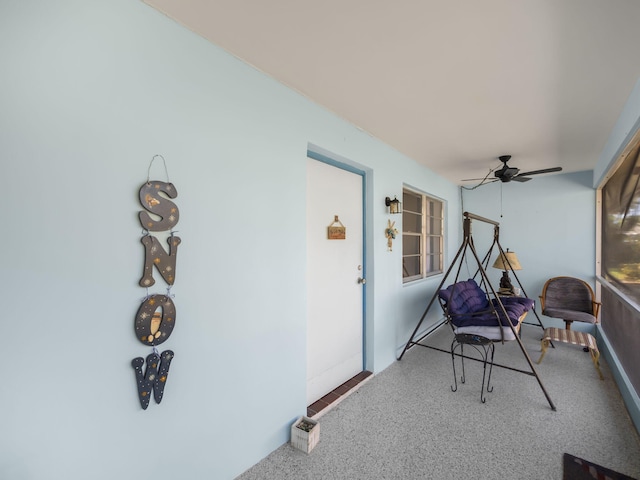 sunroom with ceiling fan