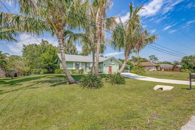 view of front of home with a front lawn, an attached garage, and driveway