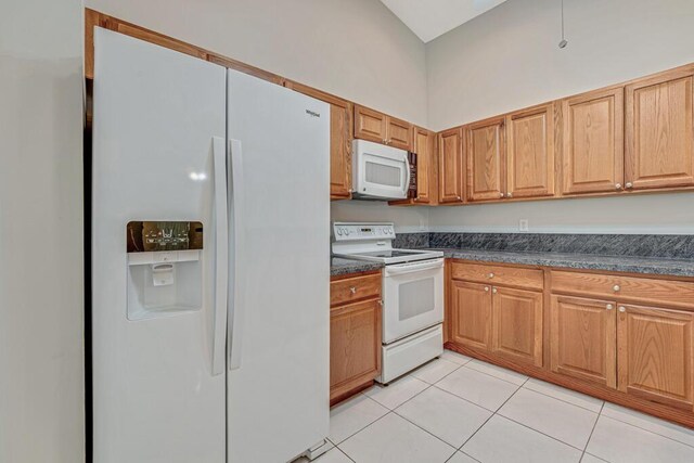 spare room featuring light wood-style floors, baseboards, and a ceiling fan