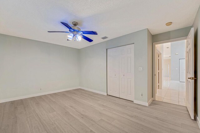 laundry room featuring laundry area and washer and clothes dryer