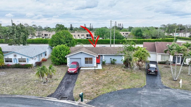 view of front of house featuring aphalt driveway