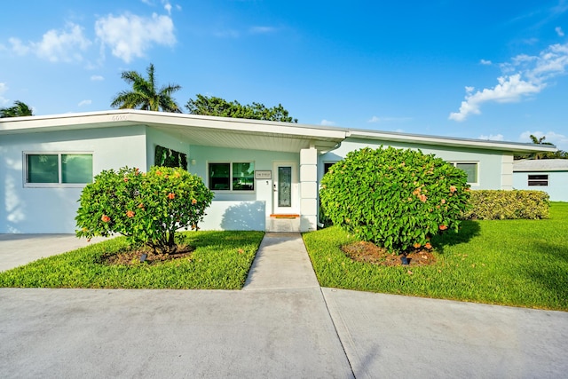 view of front of property featuring a front yard and stucco siding