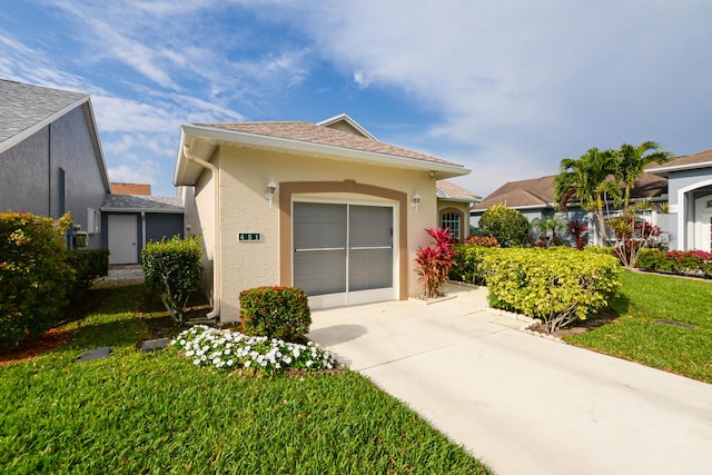 view of front of property featuring roof with shingles, driveway, stucco siding, a front lawn, and a garage