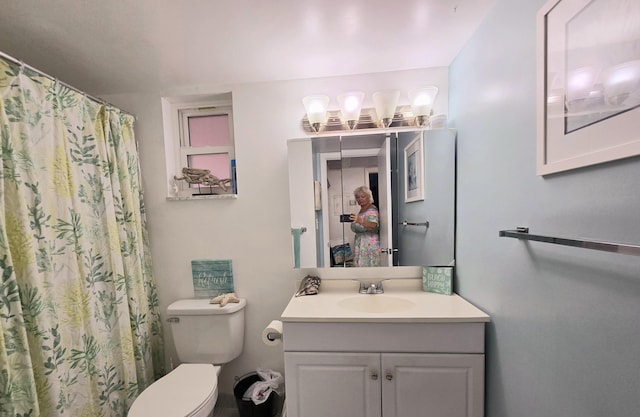 full bathroom with vanity, curtained shower, and toilet