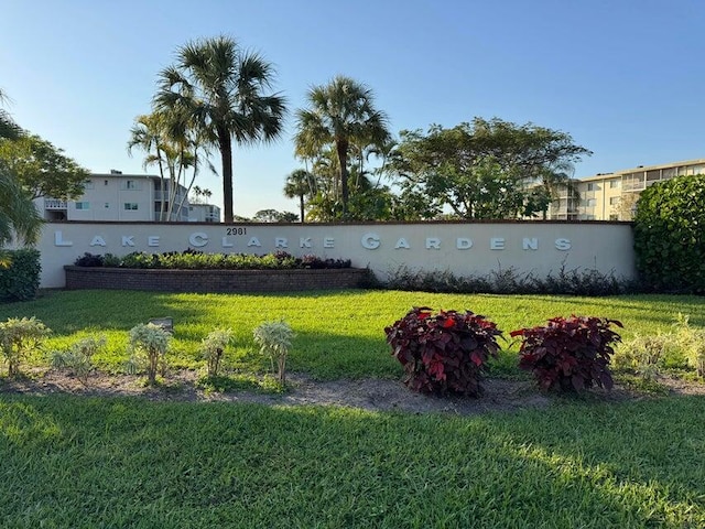 community / neighborhood sign with a lawn