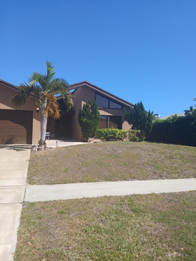 view of front of home with stucco siding and a front yard