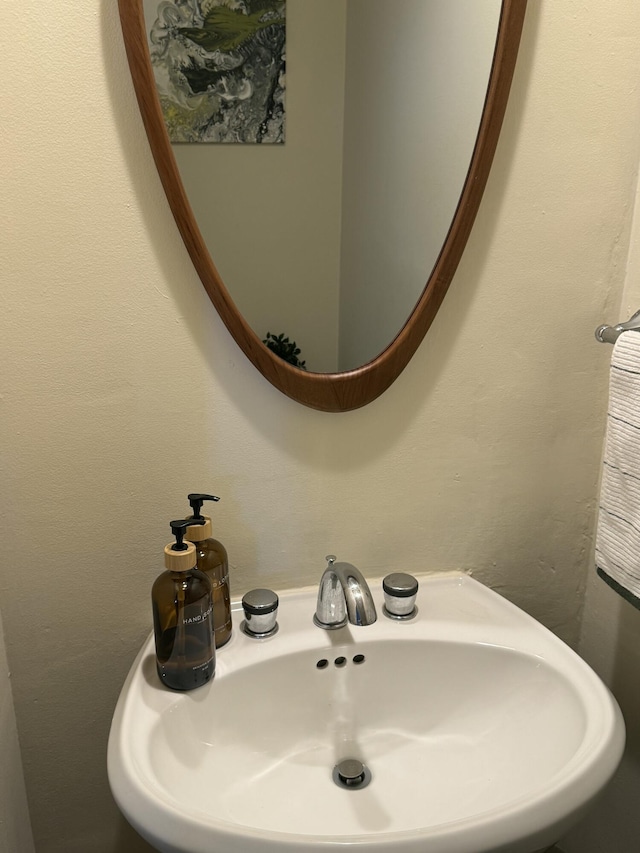 bathroom featuring a sink