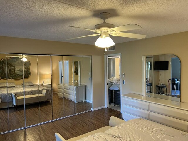 bedroom featuring visible vents, a textured ceiling, wood finished floors, and a ceiling fan