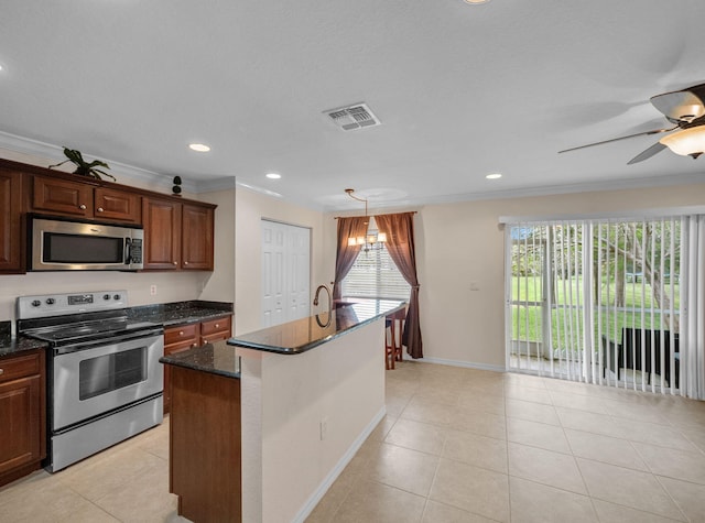 2185 SW Rockport Rd, Port Saint Lucie, FL 34953 - kitchen with stainless steel appliances, a ceiling fan, visible vents, and crown molding