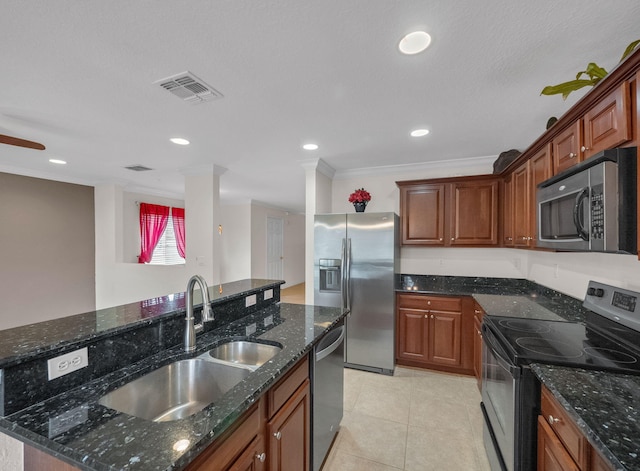 2185 SW Rockport Rd, Port Saint Lucie, FL 34953 - kitchen featuring stainless steel appliances, a sink, visible vents, recessed lighting, and crown molding