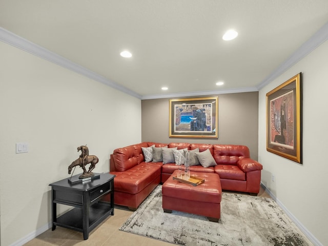 living area with recessed lighting, crown molding, and baseboards