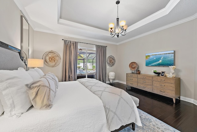 bedroom featuring dark wood-style floors, a notable chandelier, baseboards, and a tray ceiling